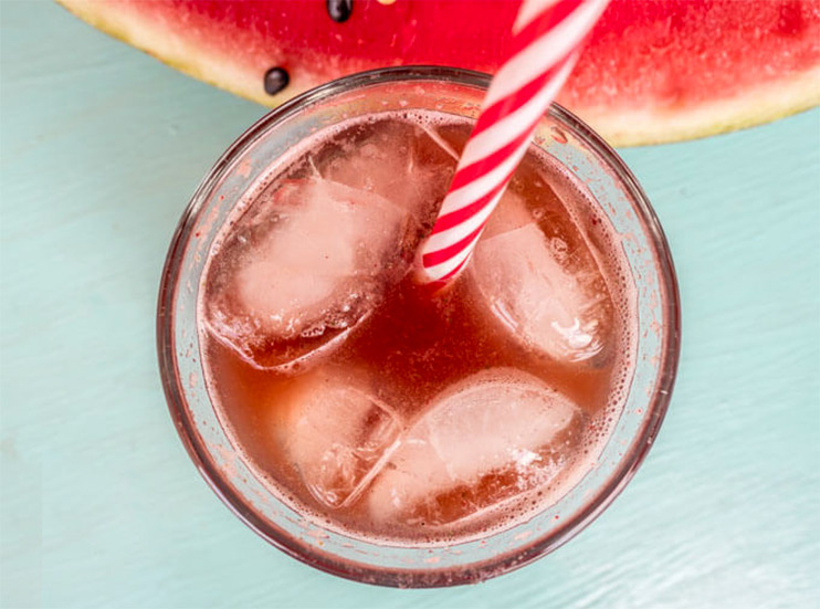 Réaliser un jus hydratant et rafraîchissant à la pastèque